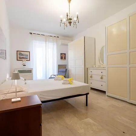 Guesthost - Universita & Stazione Airy With Parking Bari