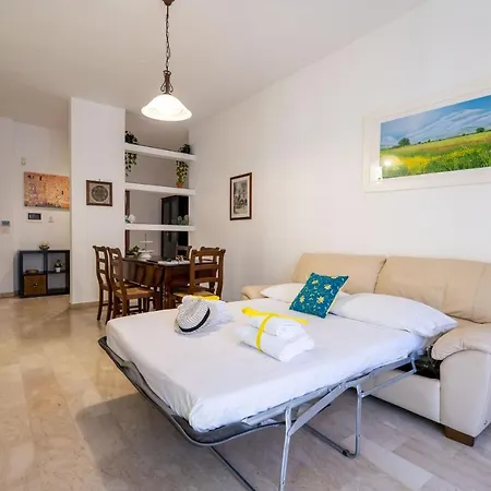 Apartmán Guesthost - Universita & Stazione Airy With Parking Bari
