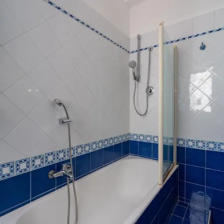 Apartmán Guesthost - Universita & Stazione Airy With Parking *