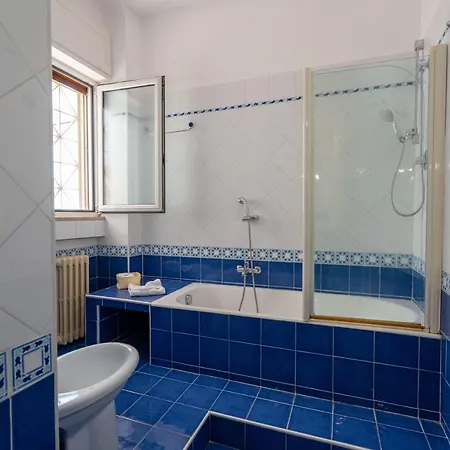 Apartment Guesthost - Universita & Stazione Airy With Parking *