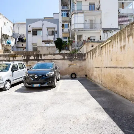 Guesthost - Universita & Stazione Airy With Parking