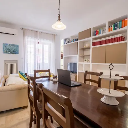 Apartment Universita & Stazione Airy With Parking