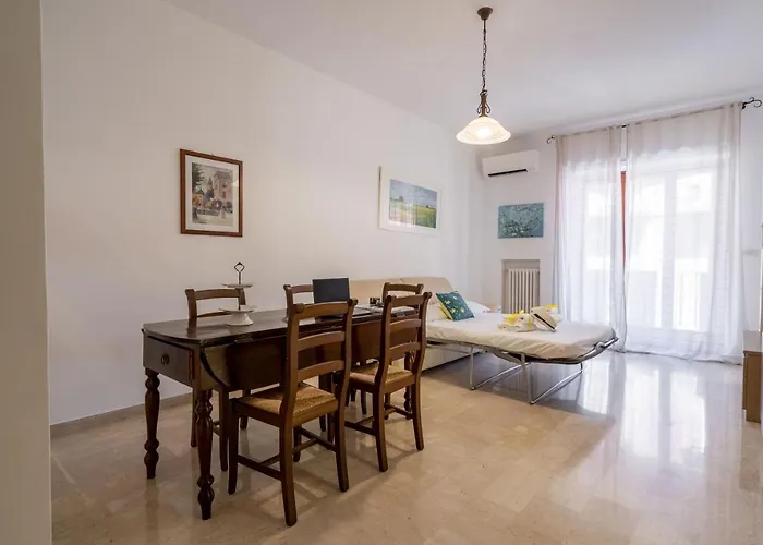 Guesthost - Universita & Stazione Airy With Parking *