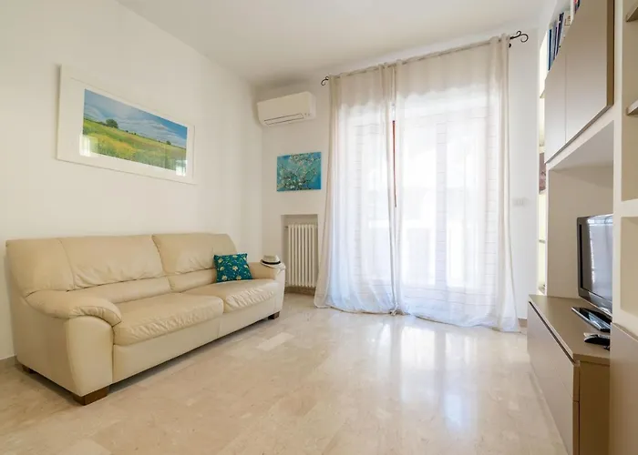 Guesthost - Universita & Stazione Airy With Parking Bari