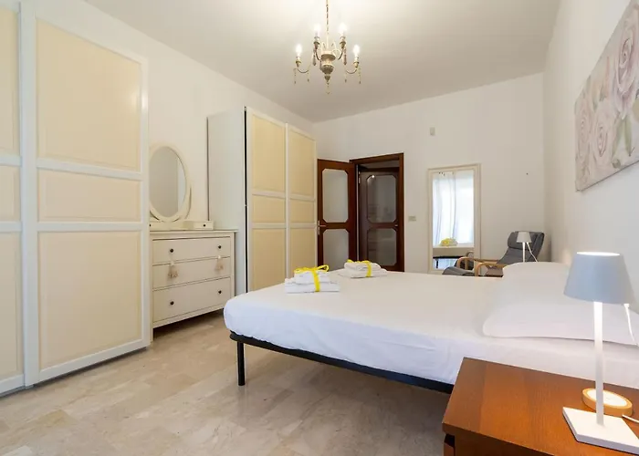 Guesthost - Universita & Stazione Airy With Parking Bari