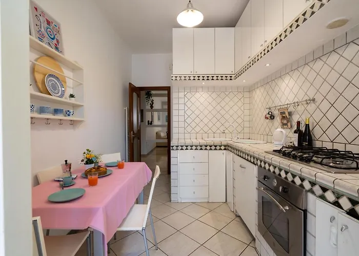 Guesthost - Universita & Stazione Airy With Parking Apartment