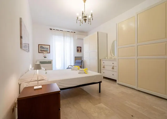 Guesthost - Universita & Stazione Airy With Parking Bari