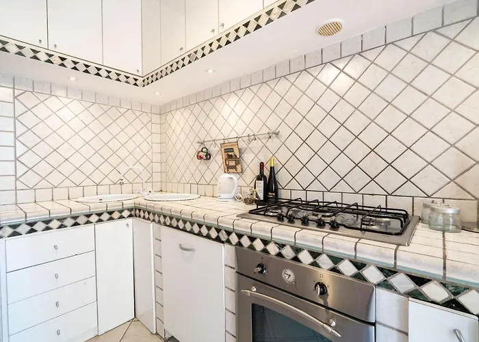 Guesthost - Universita & Stazione Airy With Parking Apartment