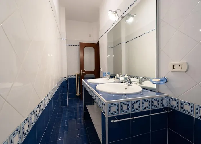 Guesthost - Universita & Stazione Airy With Parking * Bari