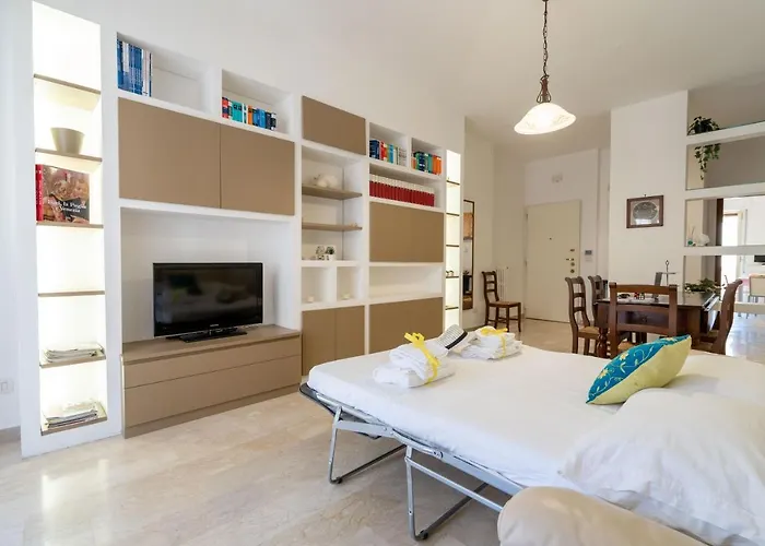 Guesthost - Universita & Stazione Airy With Parking Apartment *